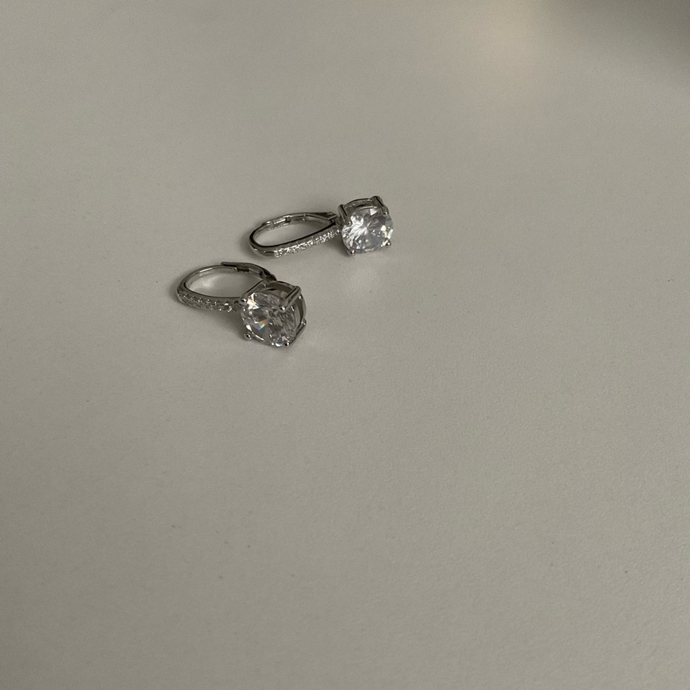 .925 stunning Silver Crystal Earrings